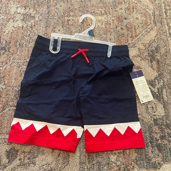 Boys' shorts size 4 - Picture 1 of 1
